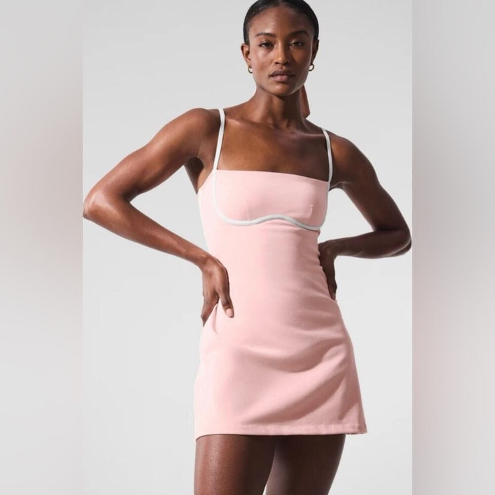 Alo yoga airbrush streamlined dress quartz pink white piping womens M EUC active